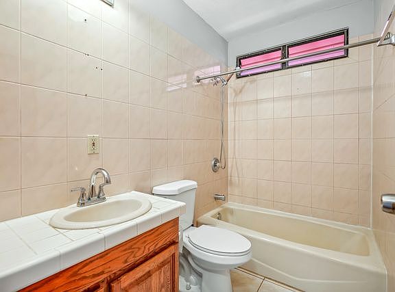 3rd image of 9442 Keahi Pl