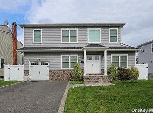 43 Linden Blvd, Hicksville, NY 11801