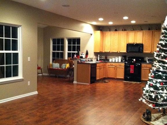 4th image of 38585 Thorton Ln