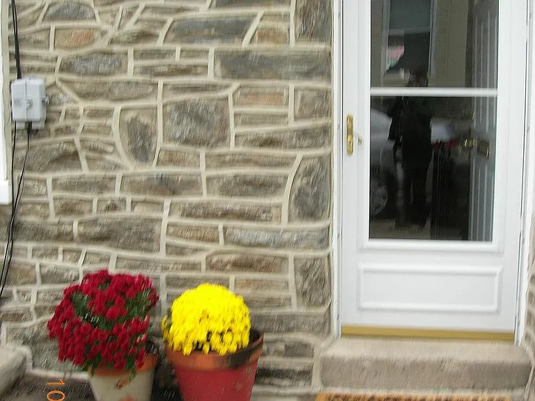 172 Dupont St — Photo 1