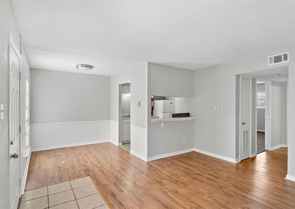 1st image of 932 7th Ave N #14