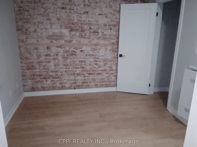 140 Simcoe St #310 — Photo 5