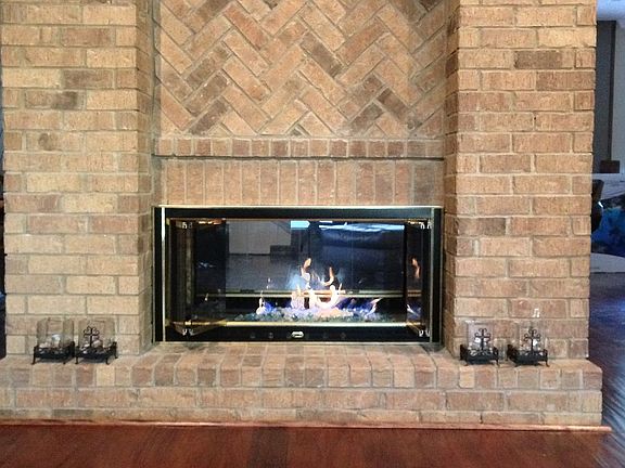 Dbl sided 2-story fireplace 
