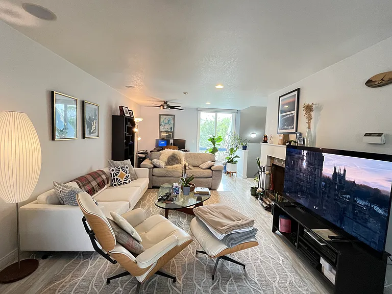 800 N Juanita Ave #5 — Photo 7