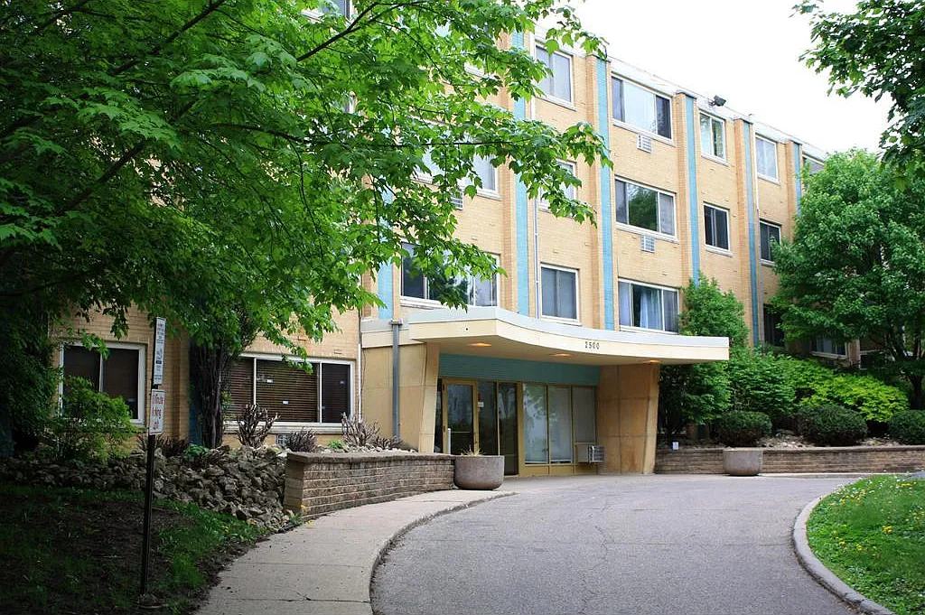 1 bed, 650 sqft, $1,050 — Photo 1