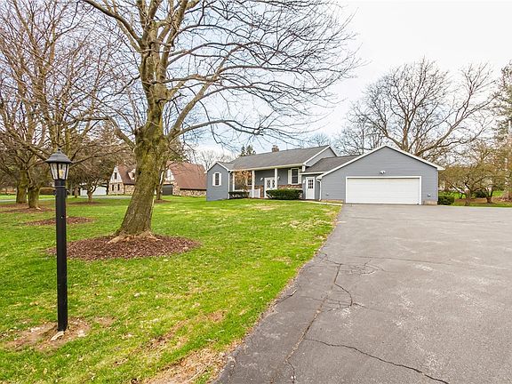 5th image of 299 Fairport Rd