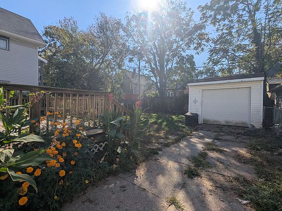 fenced in back yard, large wooden deck, 1 car garage