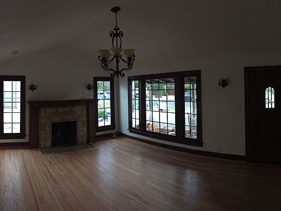 2nd image of 825 N Kilkea Dr