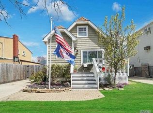 98 Shore Rd, Lindenhurst, NY 11757