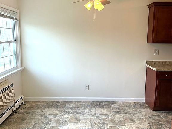 4th image of 8 Colonial Rd APT 8