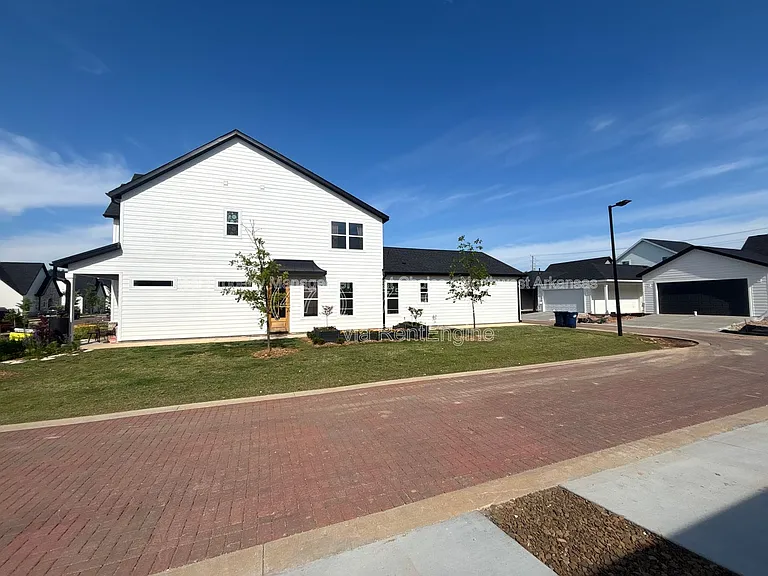 4017 W Sommerset St — Photo 3