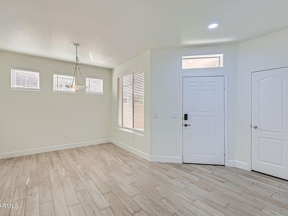 5th image of 1747 E NORTHERN Avenue #182