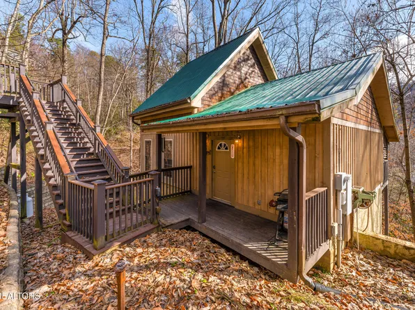 514 Laural Mountain Rd, Gatlinburg, TN 37738