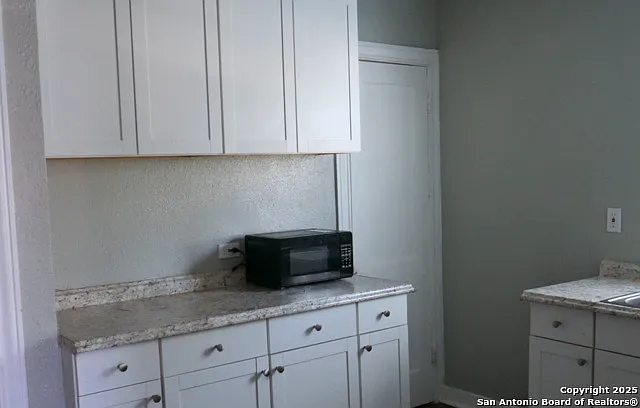 2 bed, 1.0 bath, 938 sqft, $1,425 — Photo 3