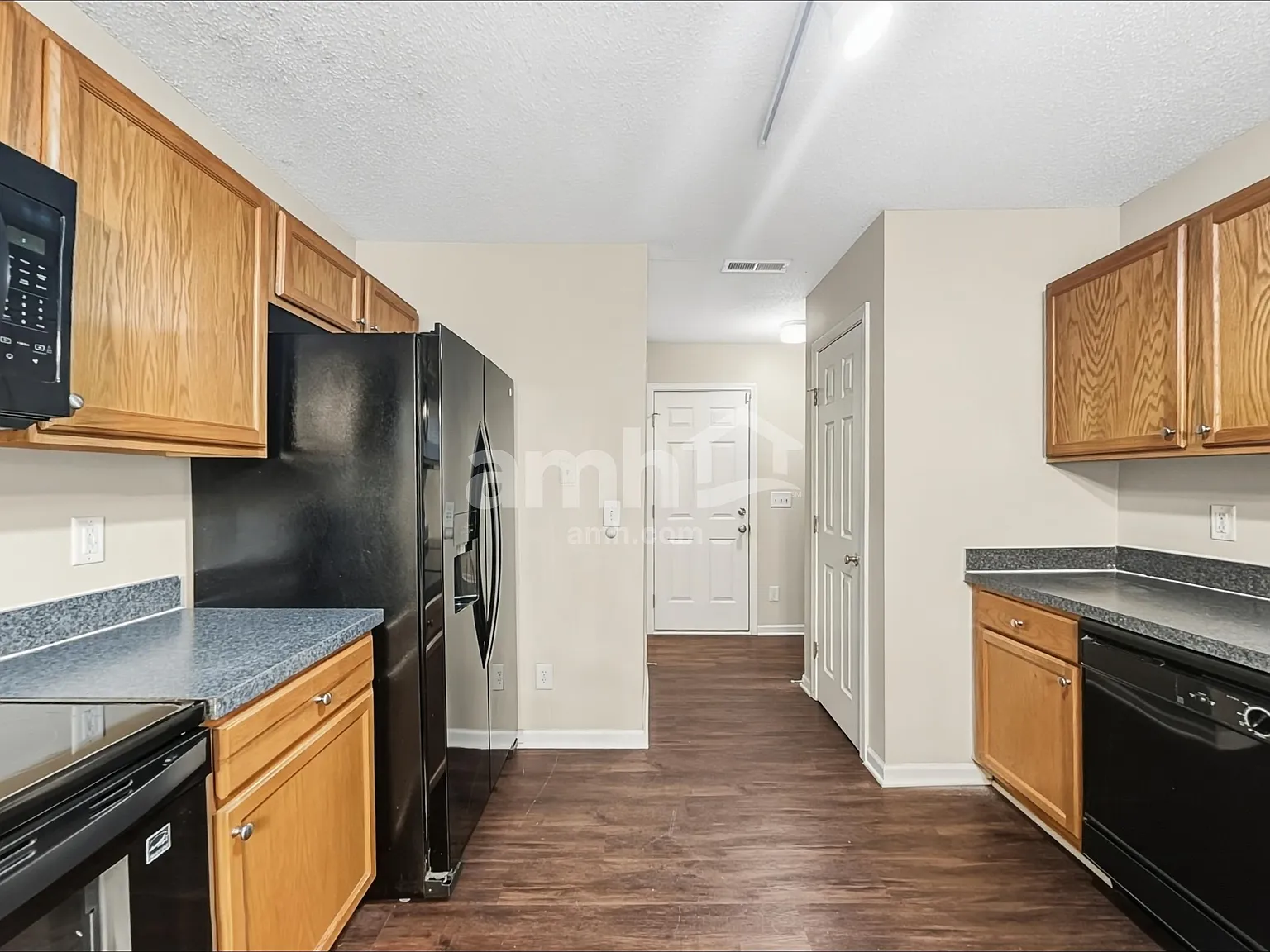 3 bed, 2.5 bath, 1784 sqft, $2,115 — Photo 3