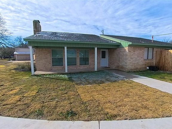4th image of 2804 Henry Ct