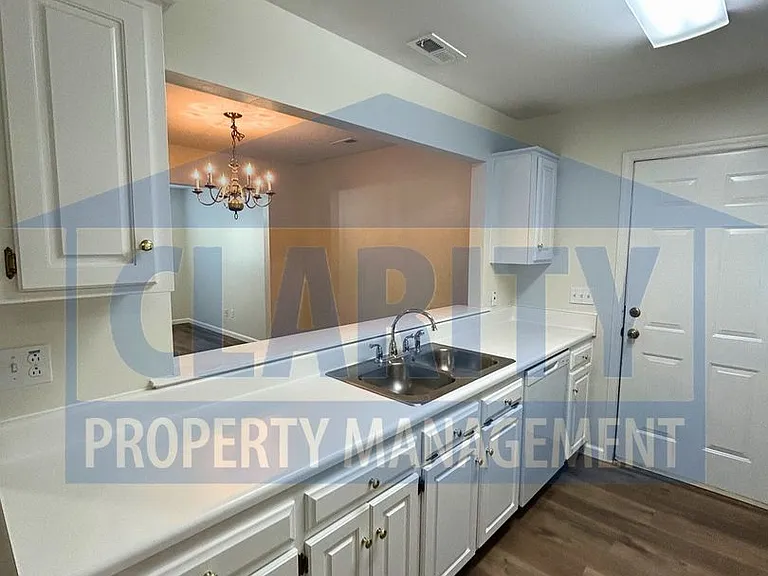7812 Avalon Acres Ct — Photo 10