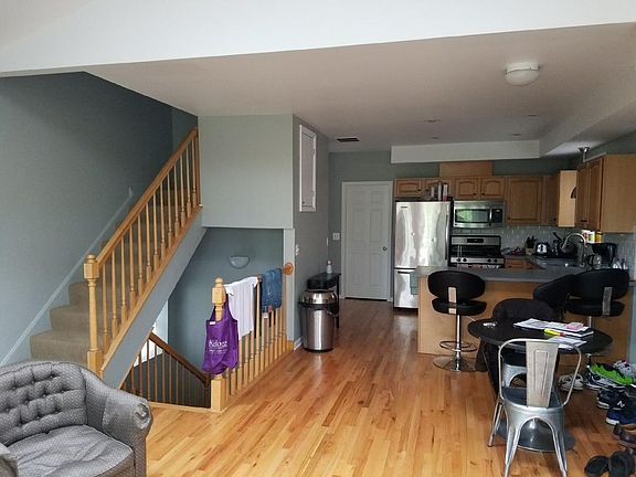 4th image of 1524 W Henderson St #309