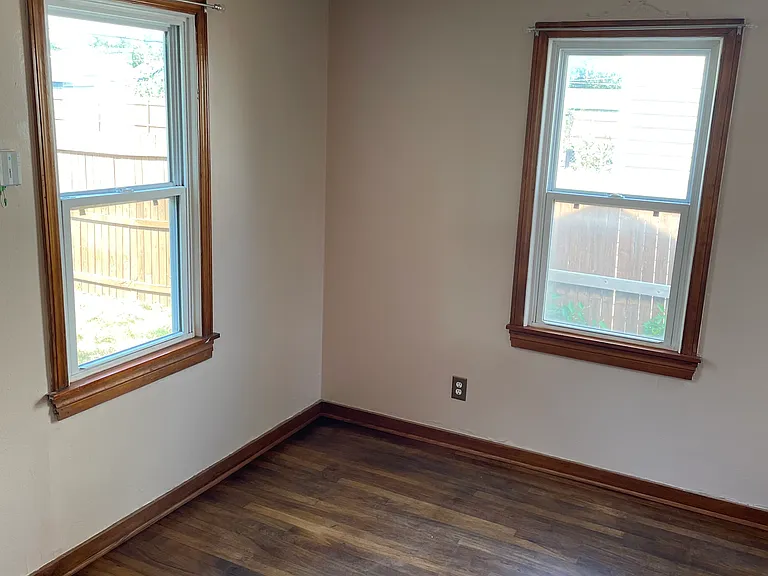723 Kansas St — Photo 5