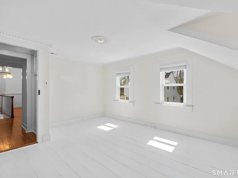 1090 Ridgefield Rd — Photo 22