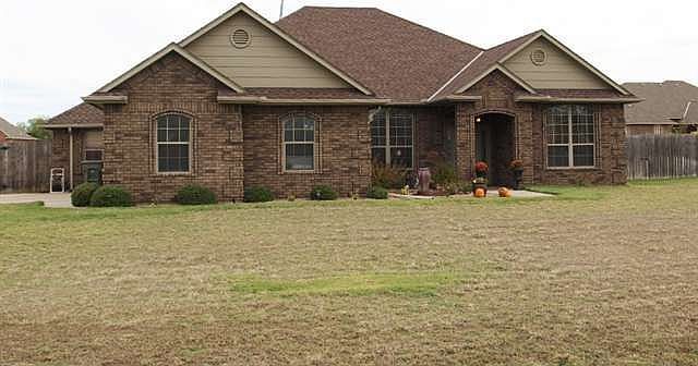 1st image of 16 NW Heatherstone Dr