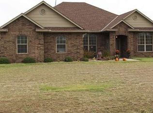 16 NW Heatherstone Dr, Lawton, OK 73505