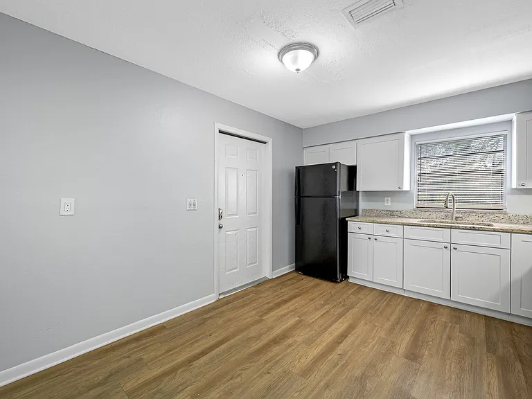 1308 W Waters Ave — Photo 6