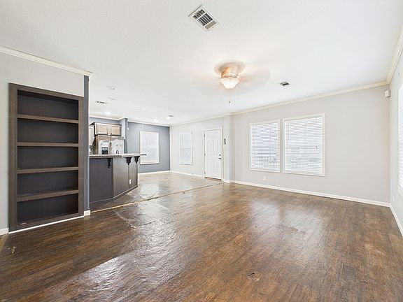 5th image of 226 Watermark Dr