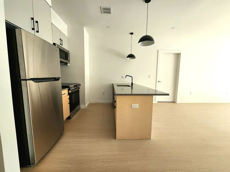 75 Webster St #22 — Photo 2