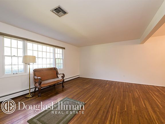2nd image of 76 Soundview Dr