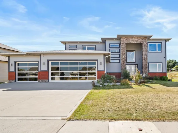 9946 Marnewood Dr, Johnston, IA 50131