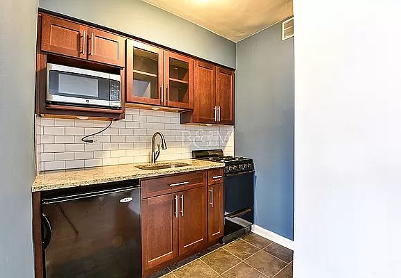4th image of 50-54 E 8th St #4V