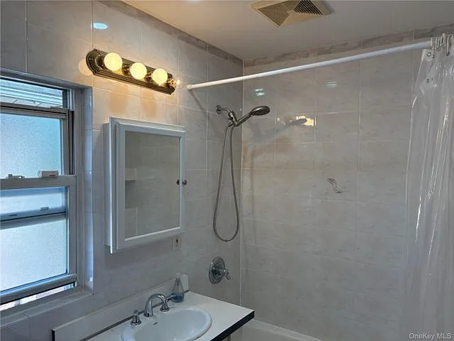3 bed, 2.0 bath, 1404 sqft, $3,950 — Photo 4
