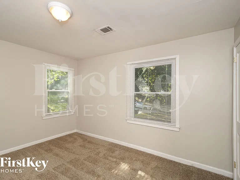 1800 Oakmont Dr NW — Photo 11
