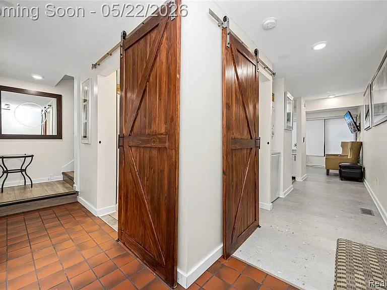 213 1/2 N Main St #ANN — Photo 5