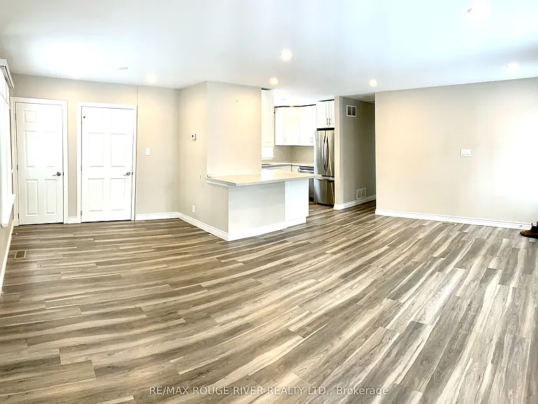 513 Rossland Rd E #UPPER — Photo 3