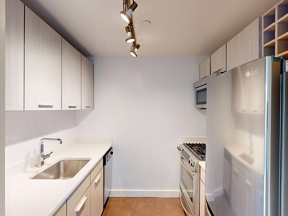 1st image of 801 Amsterdam Ave APT 3I