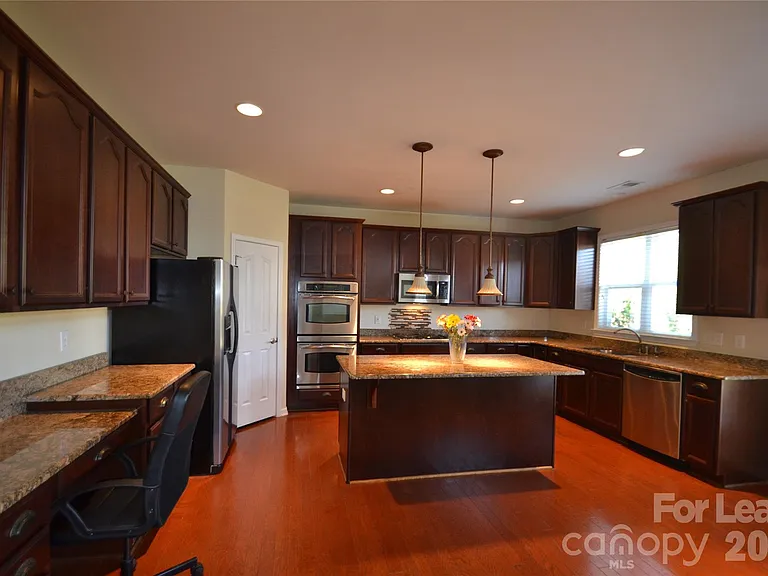 221 Montibello Dr — Photo 9