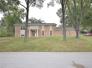 700 Crosswood Dr, Saint Charles, MO 63303