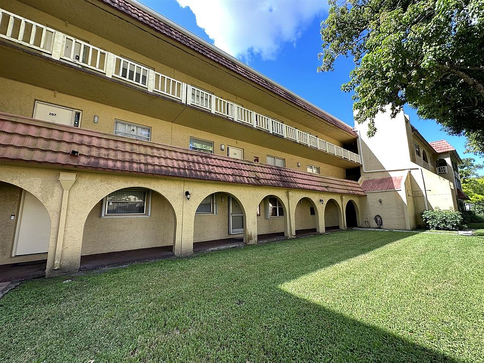 1st image of 10762 La Placida Dr #106