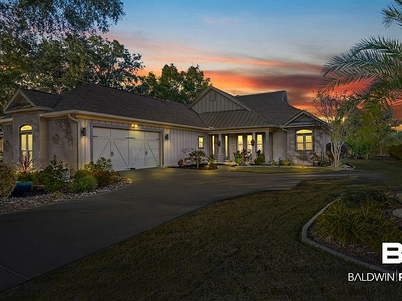 4th image of 523 Retreat Ln