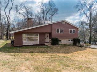 825 Hillaire Rd, Lancaster, PA 17601