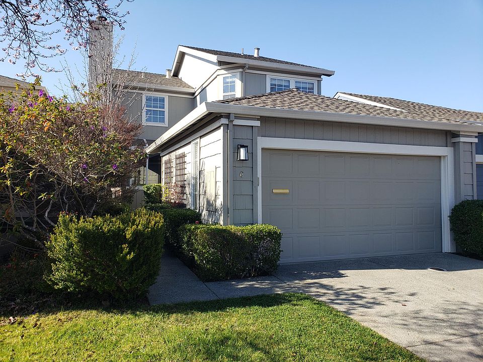 Welcome to 6 Narragansett Cove!