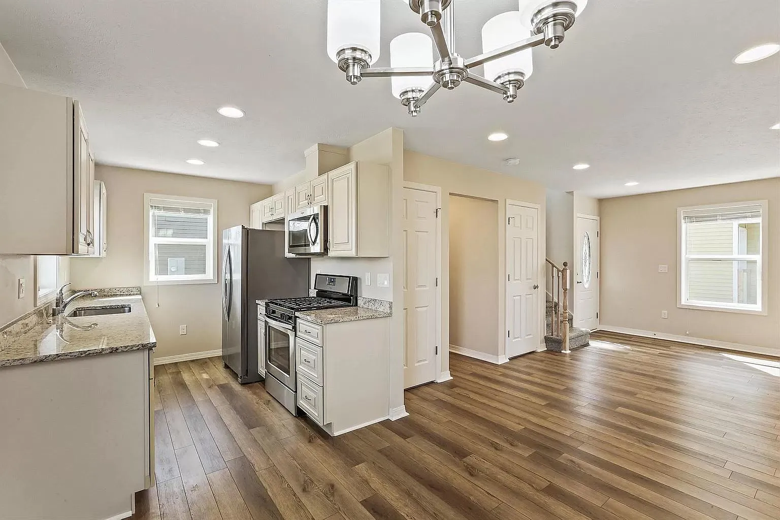 7125 N Crestline St — Photo 3