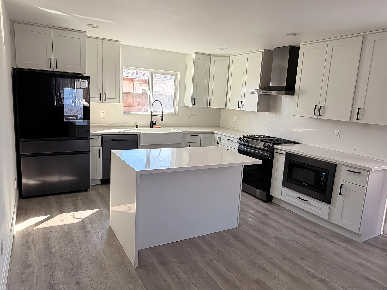 3 bed, 1100 sqft, $3,500 — Photo 4