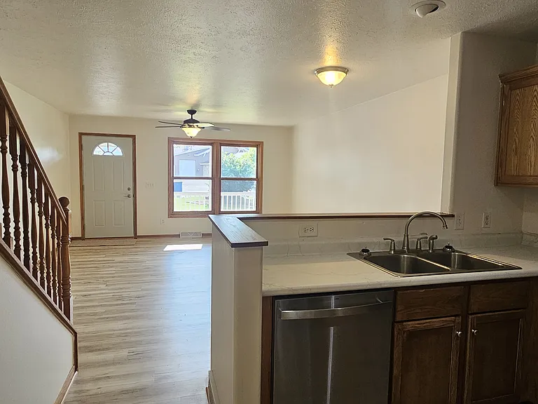 904 Liberty St — Photo 3