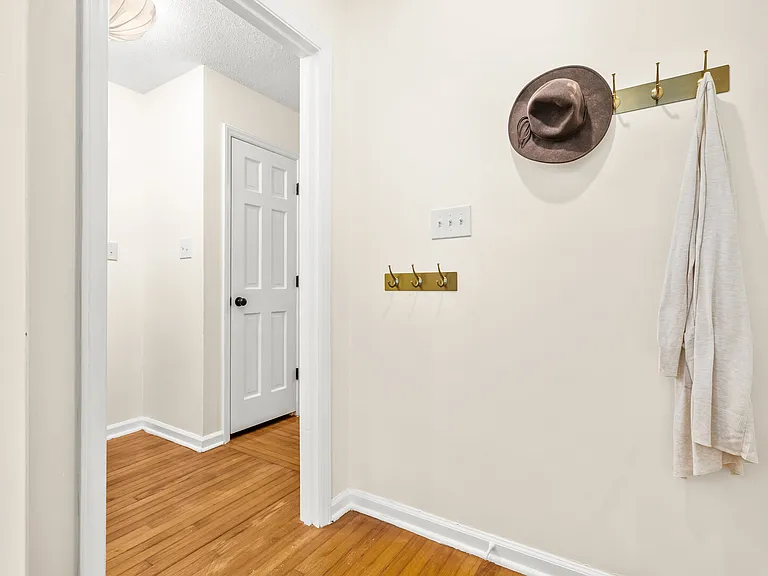 Carol St — Photo 16