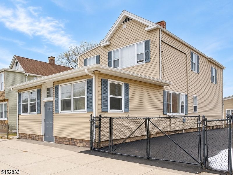 1st image of 27 Honiss St