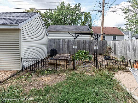 4th image of 2340 S Clifton Ave