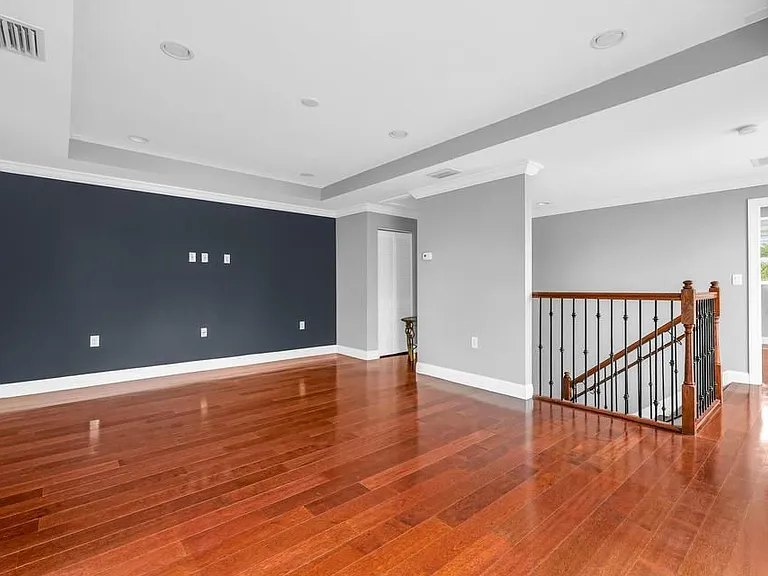 486 SW 5th St — Photo 9